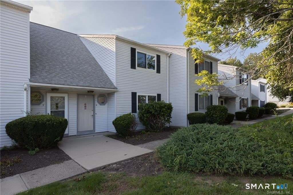 565 Clark Avenue – photo 3