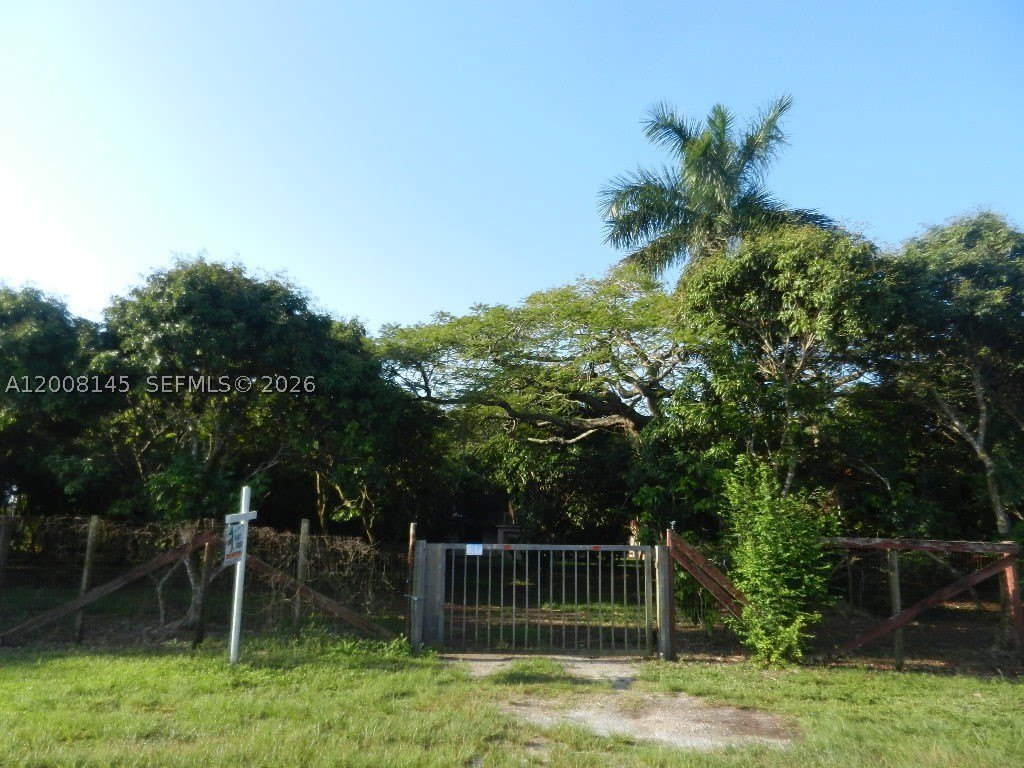 18950 SW 240th ST – photo 1