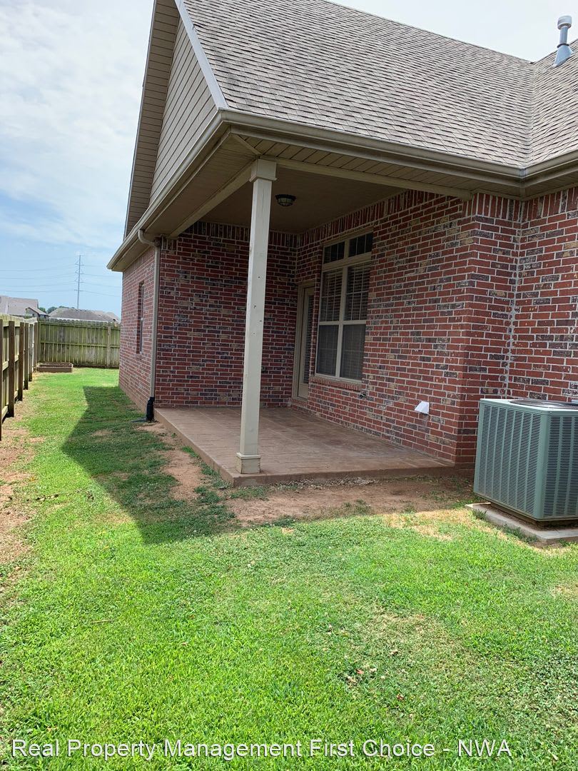 3405 SW 8th Street – photo 2