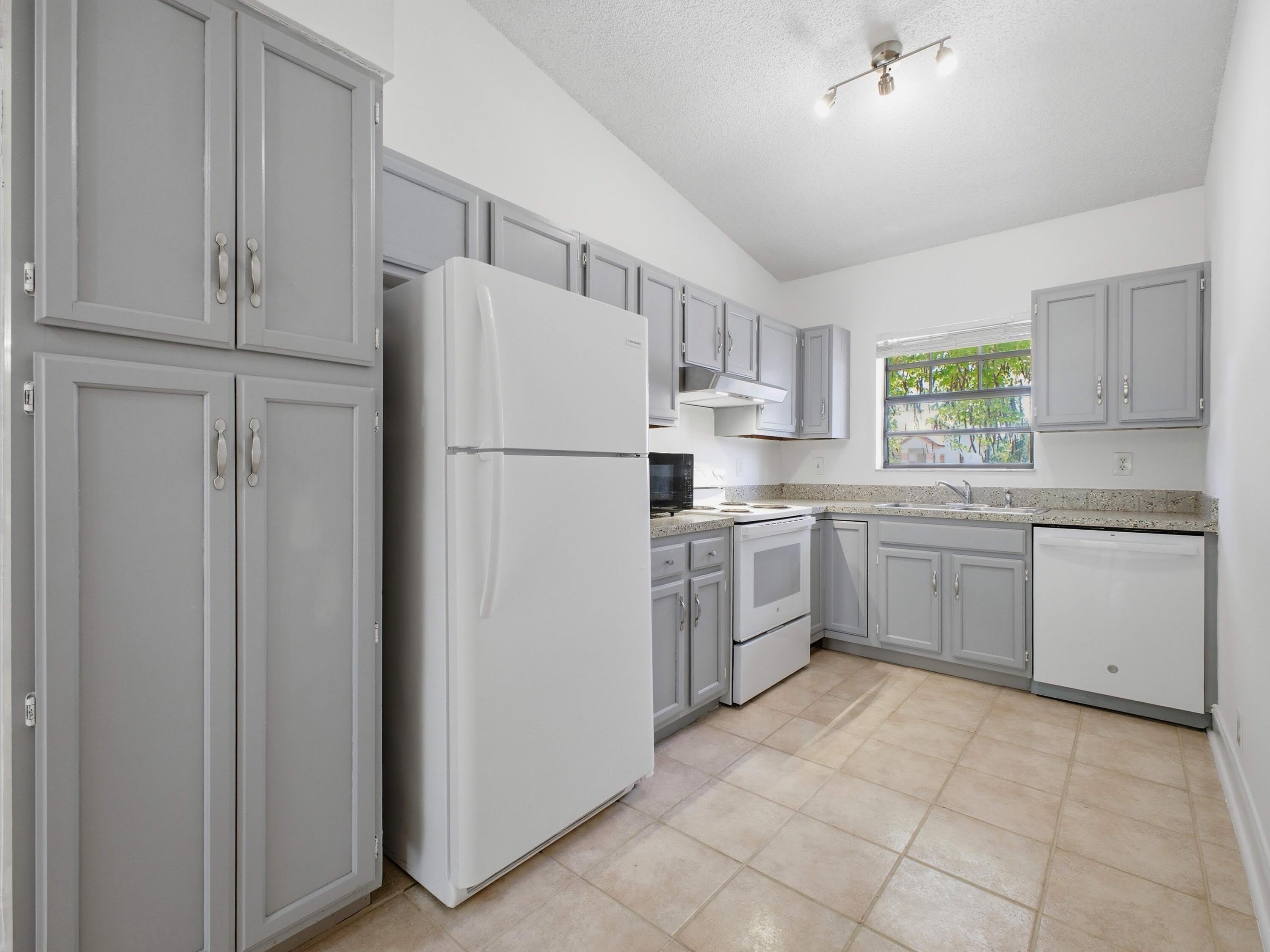321 Norwood Terrace – photo 1