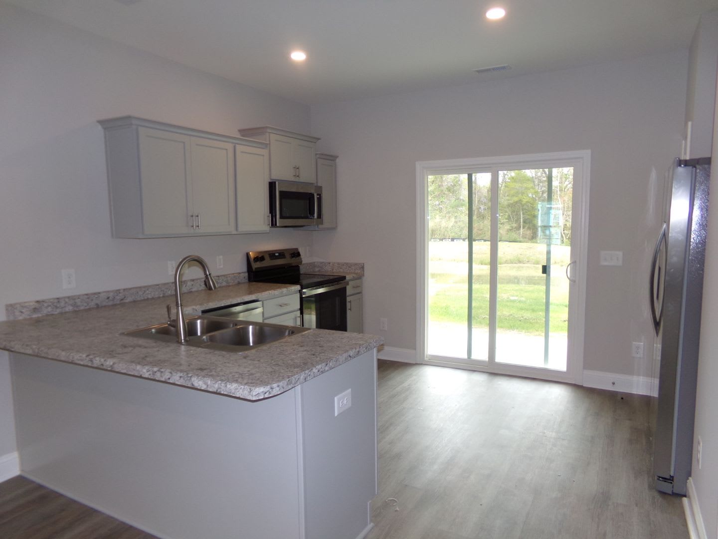 Move In Special Receive 100 Off Your First Month S Rent Welcome To Jacks Branch Townhomes Contemporary Living In The Heart Of Hubert Nc – photo 5