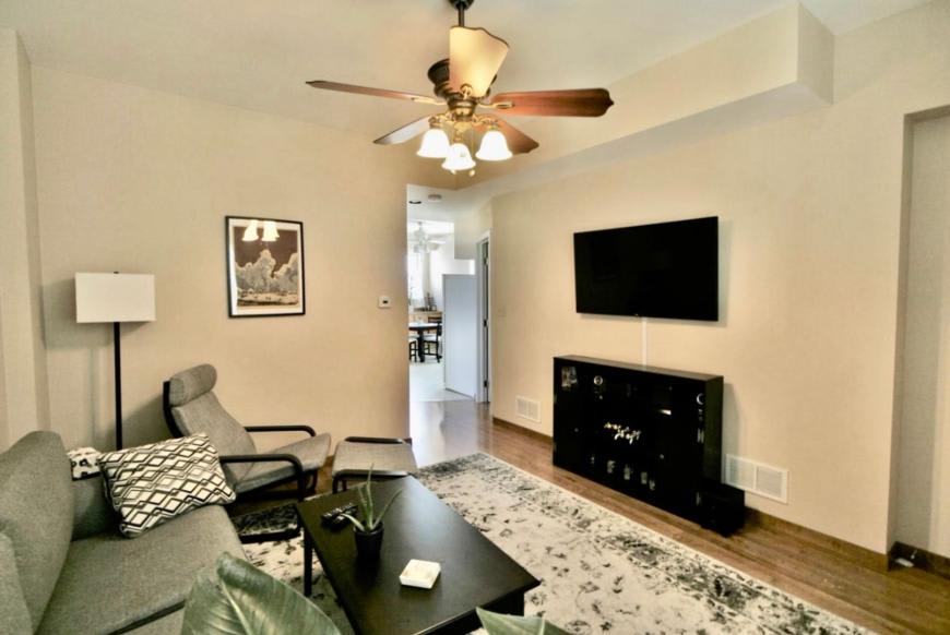 4043 North Monticello Ave. – photo 2