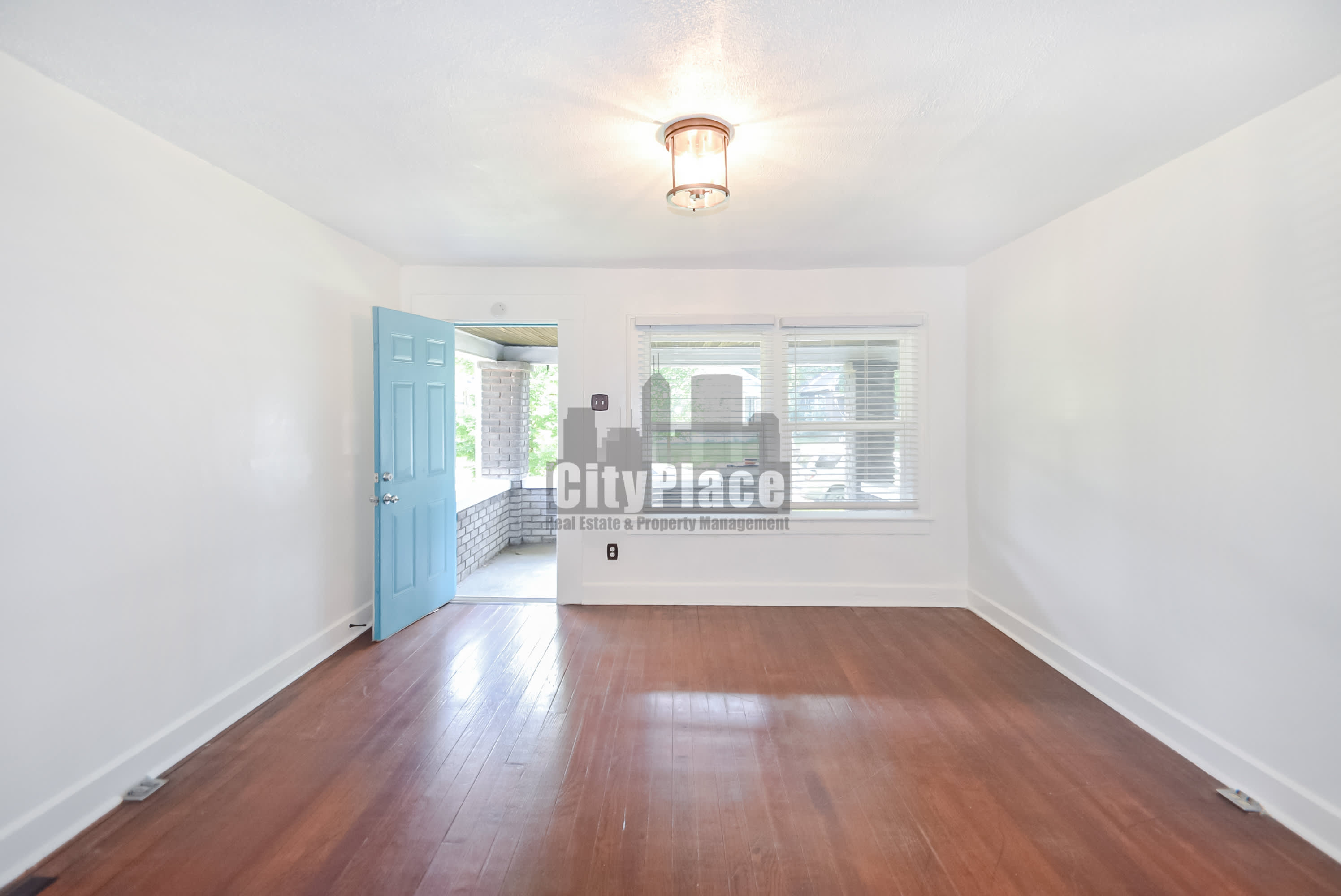 810 N Gladstone Ave – photo 5