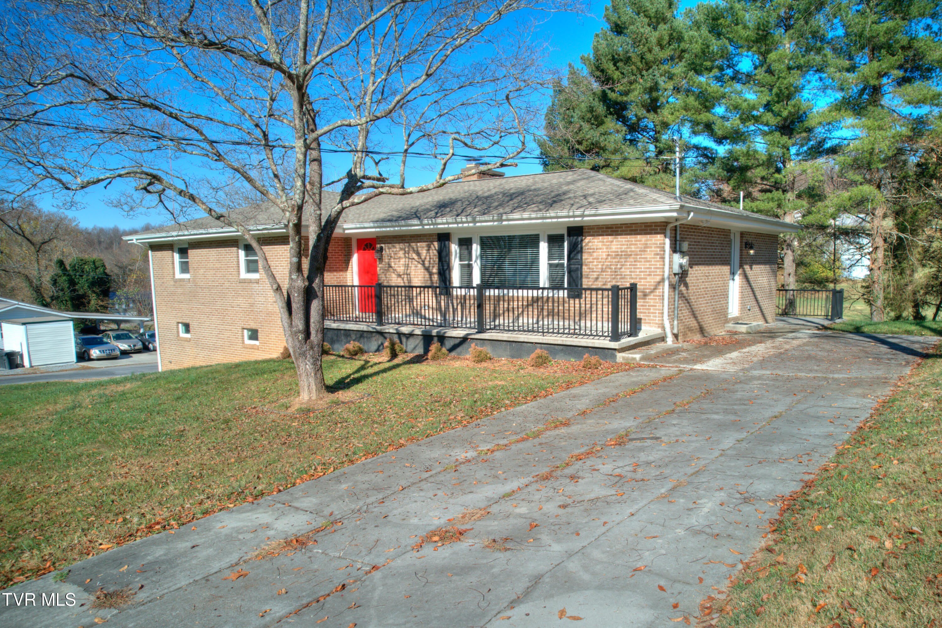 201 Springdale Road – photo 1