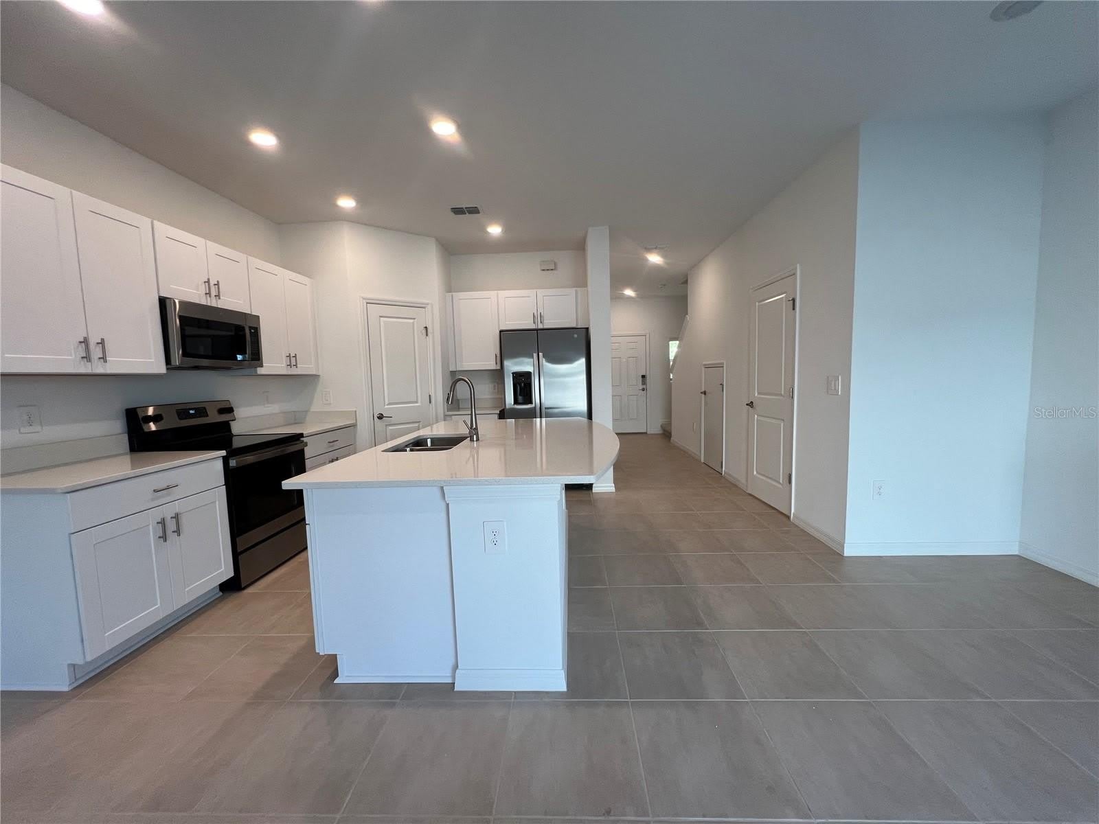 2211 PORTRAIT Street – photo 4