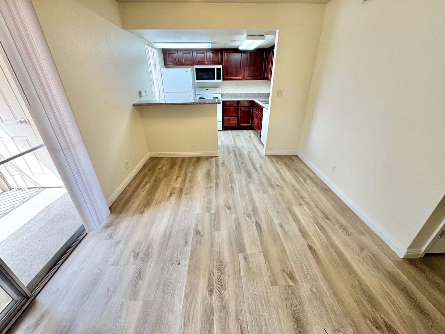 Super Summer Special 400 Off First Month S Rent Stylish Condo With New Upgrades Tennis Courts And Pool Access – photo 4