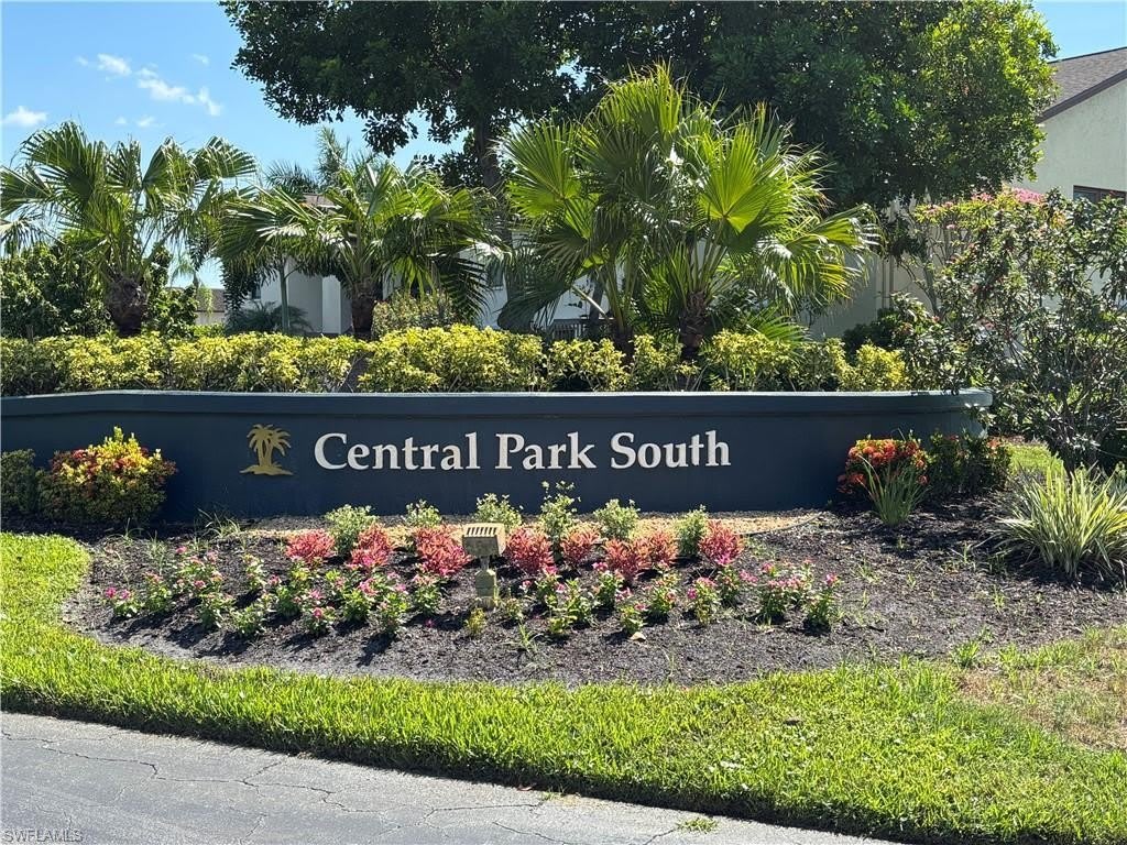 9285 Lake Park Dr – photo 1