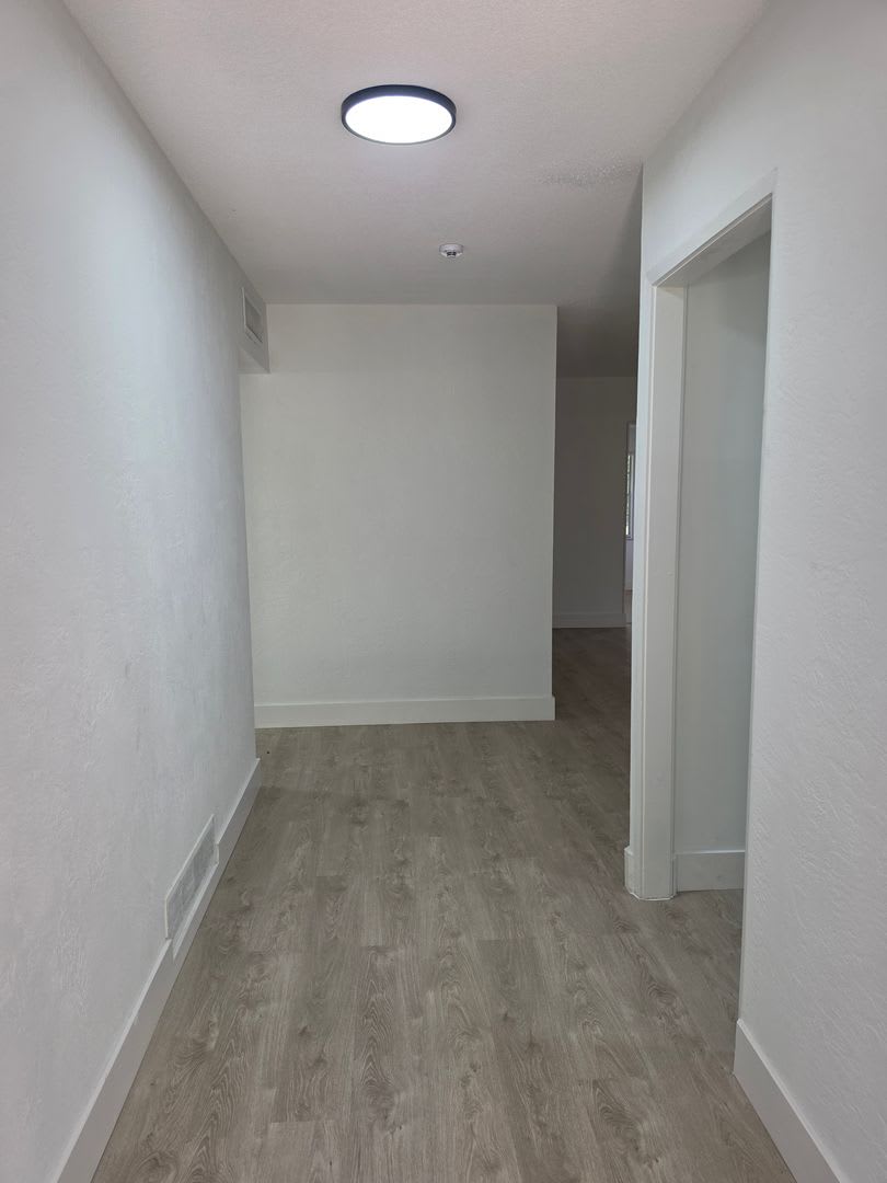 FOR RENT!!! SIMPLY STUNNING AND SPACIUS 3 BED 2 BATH SINGLE FAMILY HOME.. – photo 3