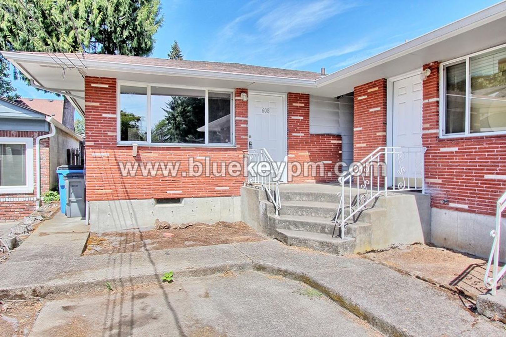 1 Bed, 1 Bath Apartment Located Near Clark College and Easy I-5 Access – photo 1