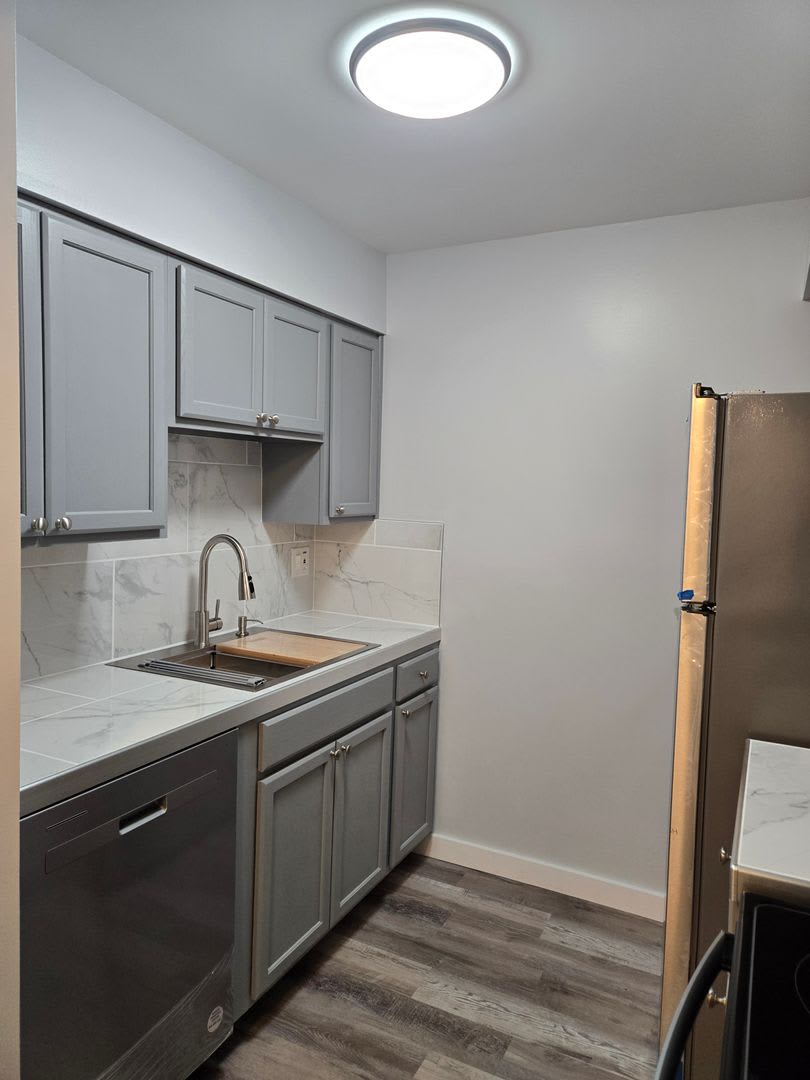 Beautiful First-Floor Corner Condo in Shadow Moss at The Oaks – photo 2