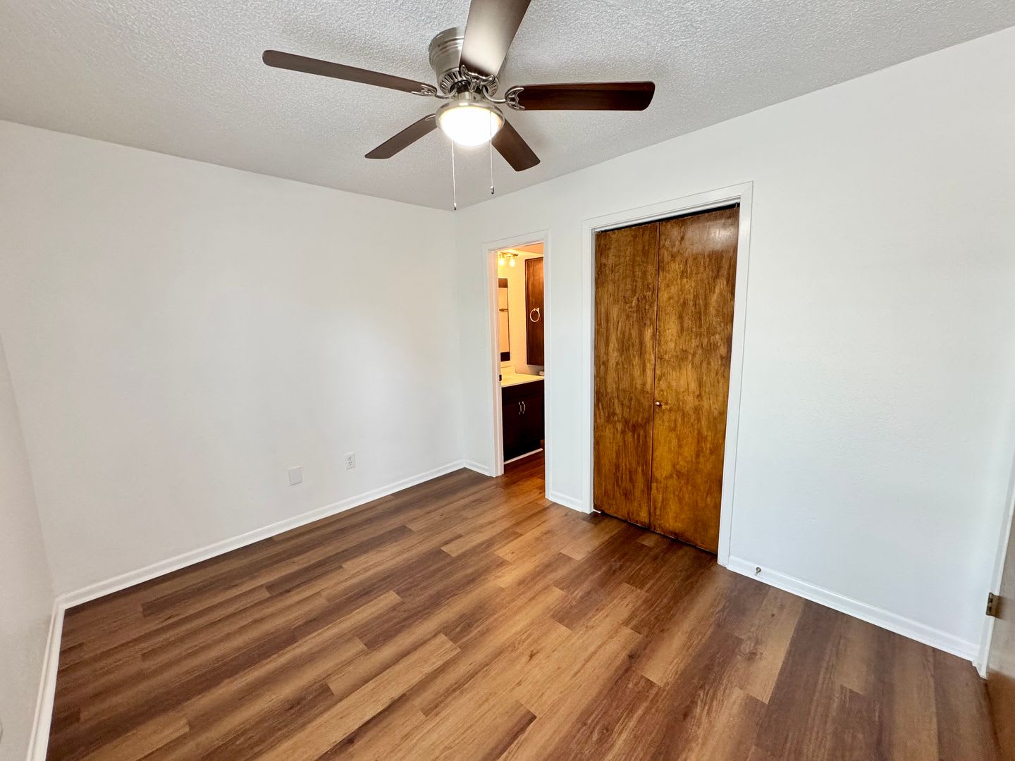 Move In Ready Townhome With Thoughtful Multi Level Design And New Flooring – photo 5