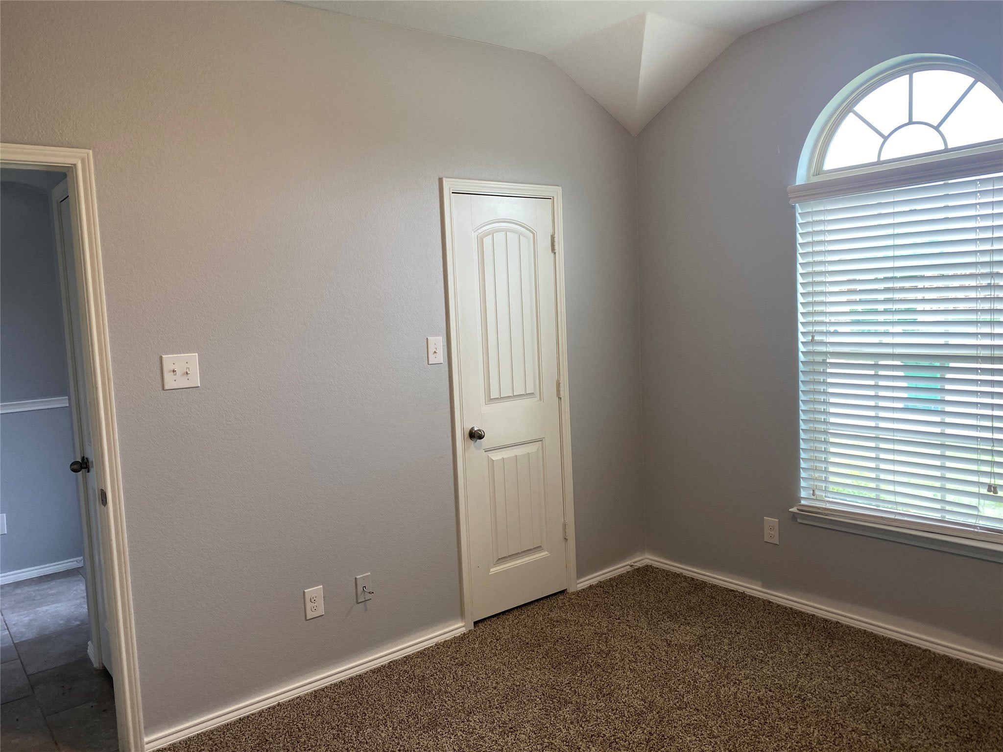 279 Oxford Drive – photo 3