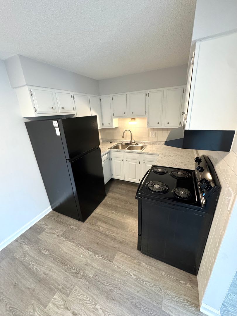 2 Bedroom Apartments, Excellent Location! – photo 1
