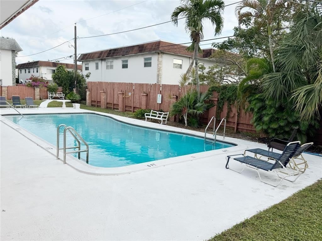 230 SW 1st Street – photo 2
