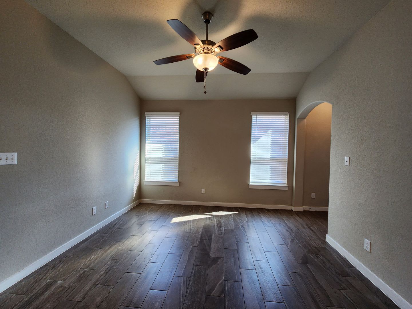3/2/2 in Creekside Crossing / No Carpet / Covered Patio / Fenced in Backyard / CISD – photo 4
