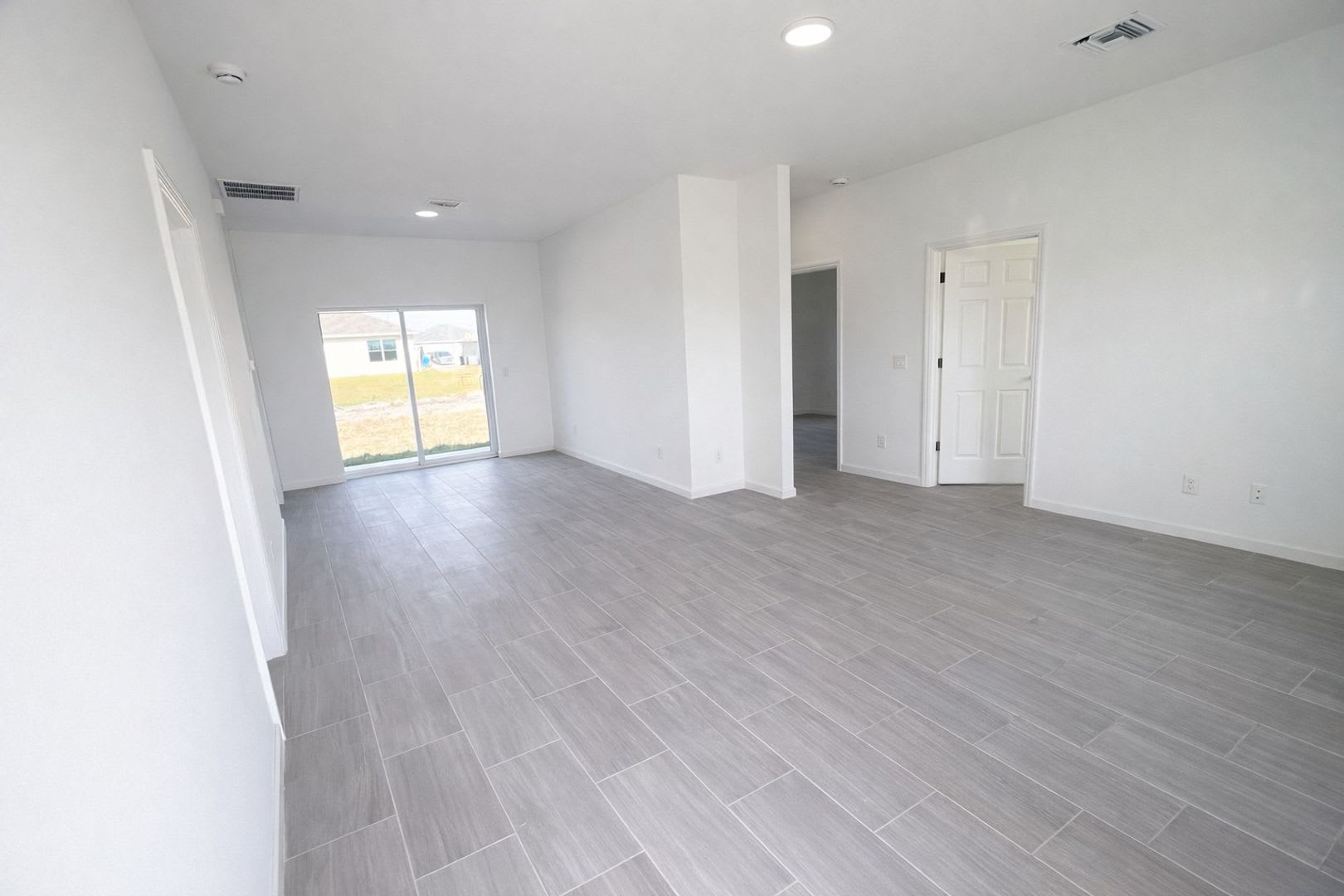 NEW CONSTRUCTION- Modern Home 3 Bed / 2 Bath with Garage! – photo 3
