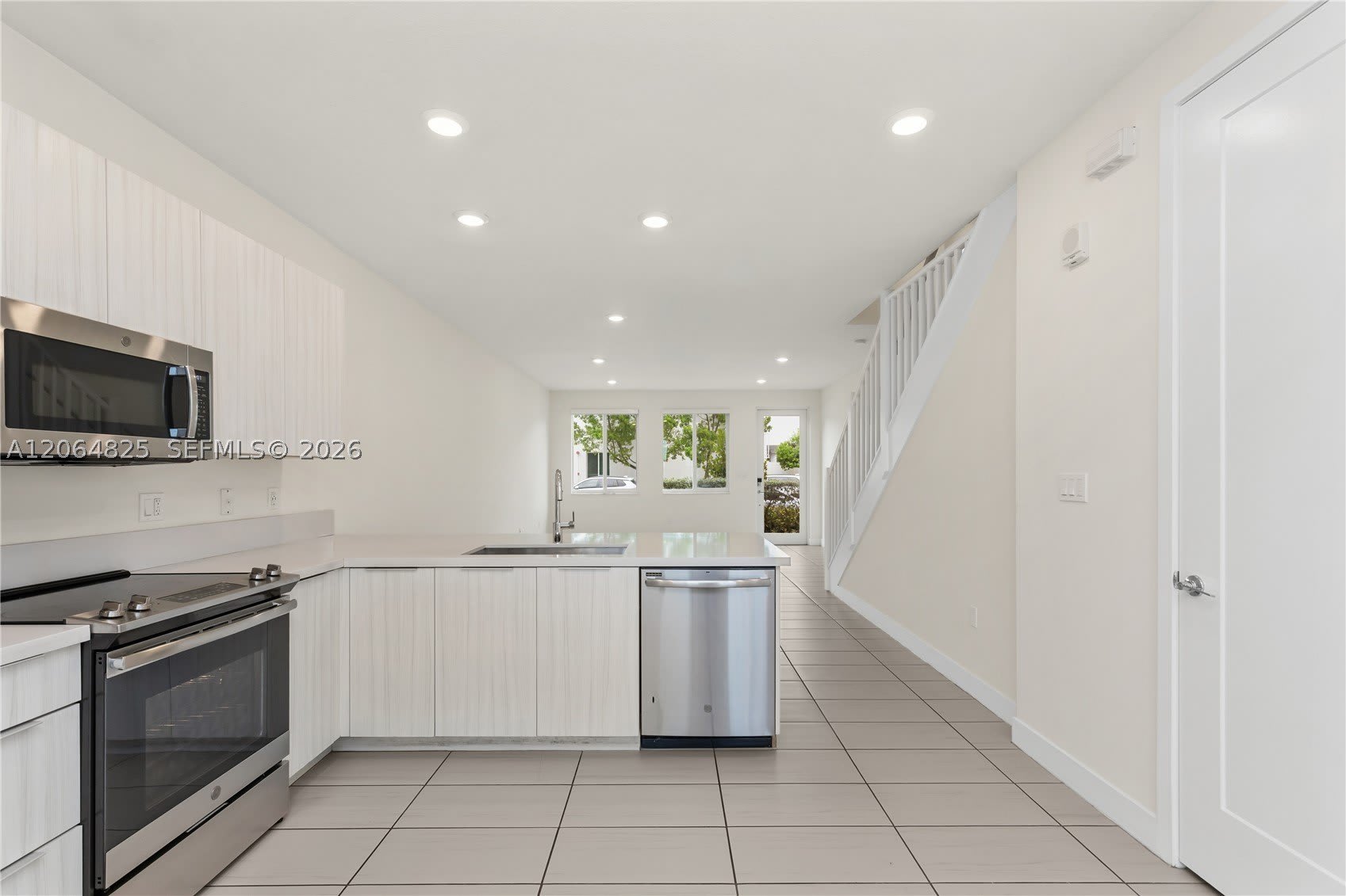 6416 NW 102nd Ct – photo 2