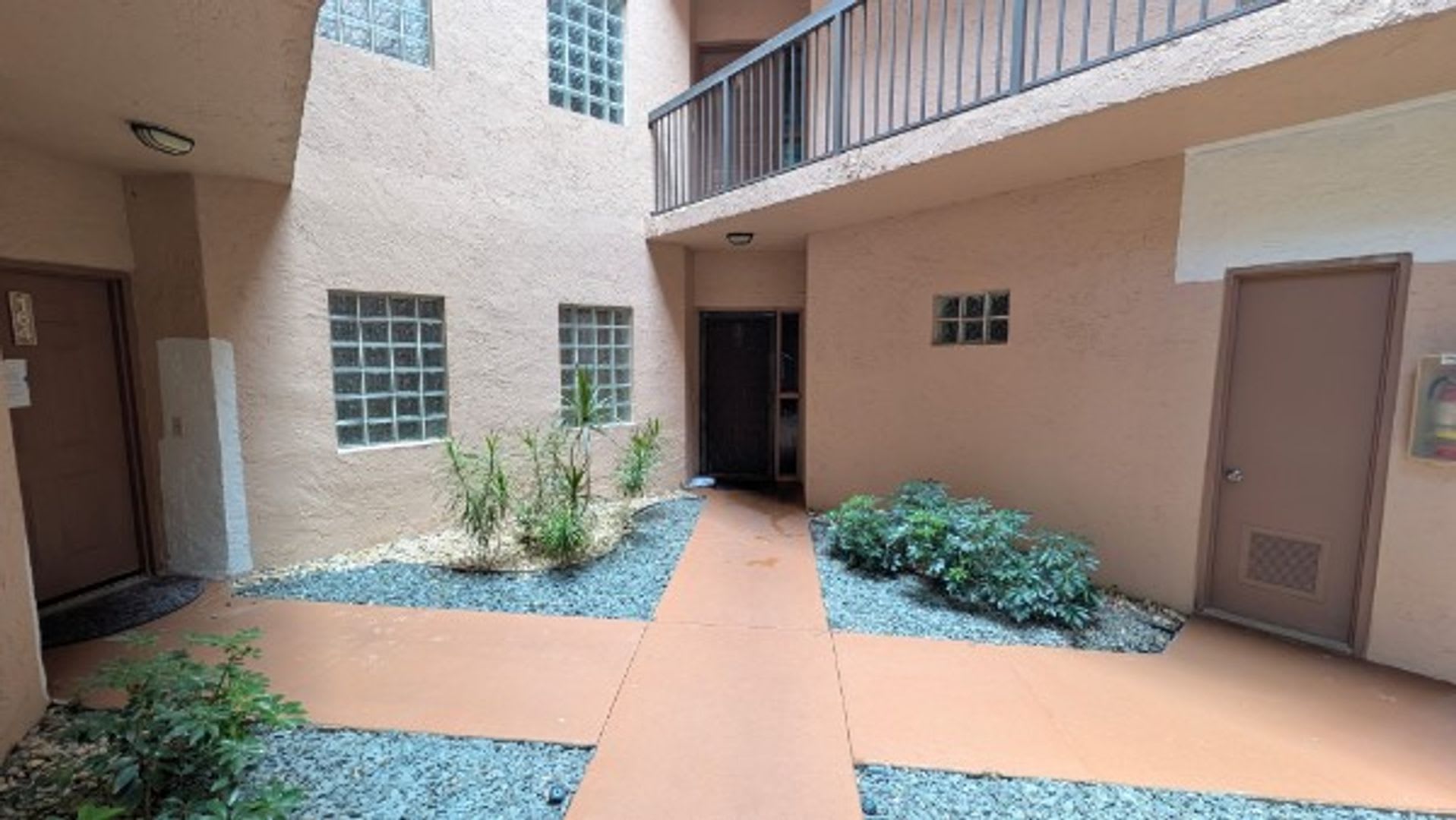 Stunning 3 bedroom 2 bathroom unit available now at Optima Village – photo 2