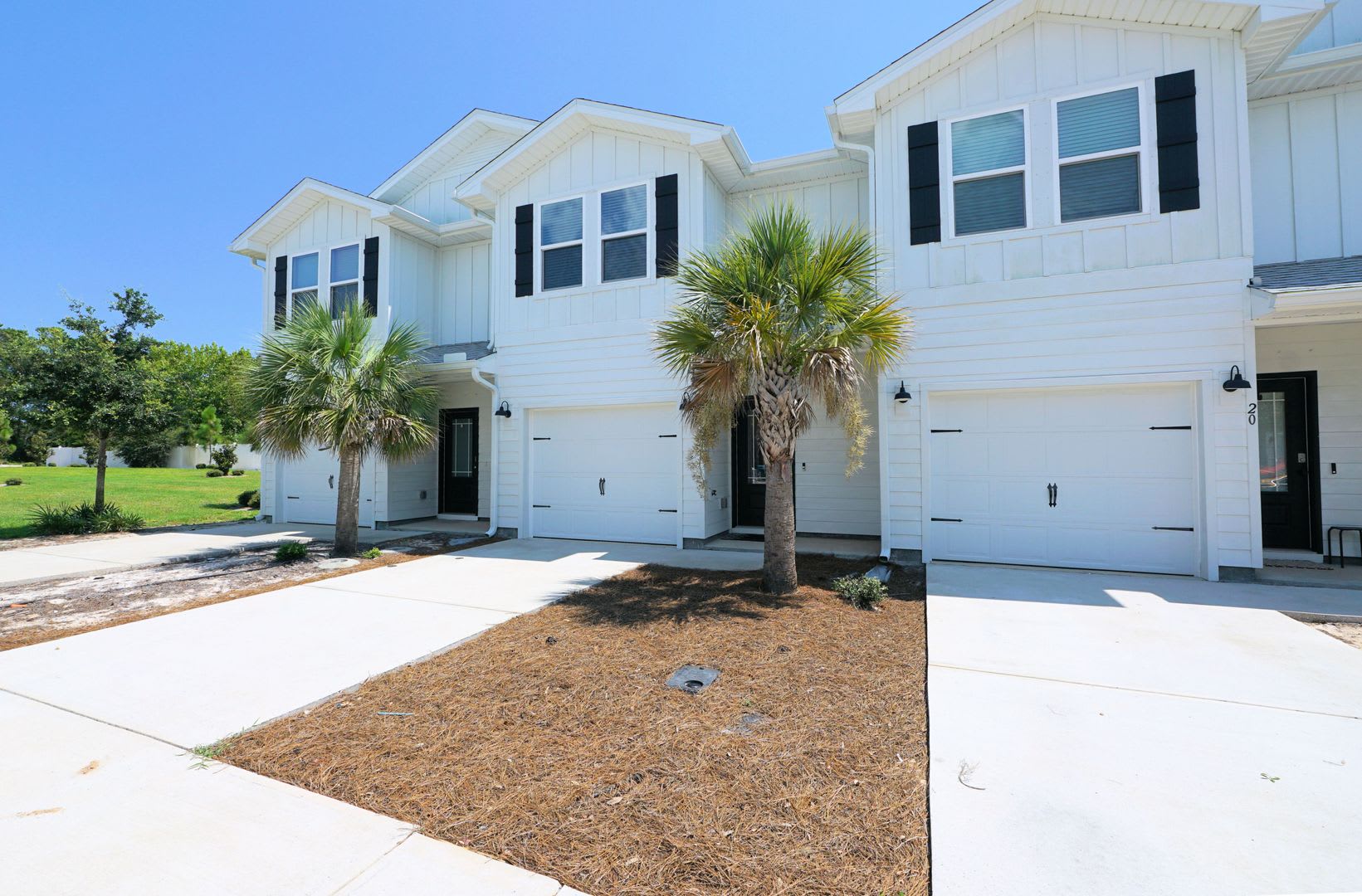 * MOVE IN SPECIAL *Newer Townhome in Destin – photo 1