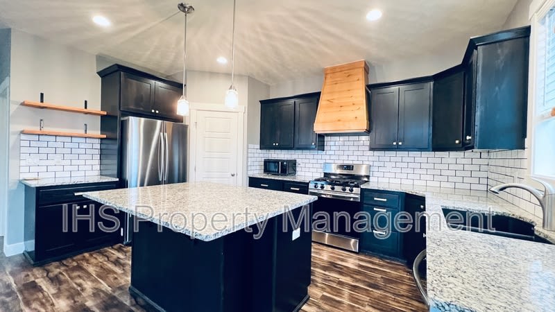 9801 Silverbright Dr – photo 3
