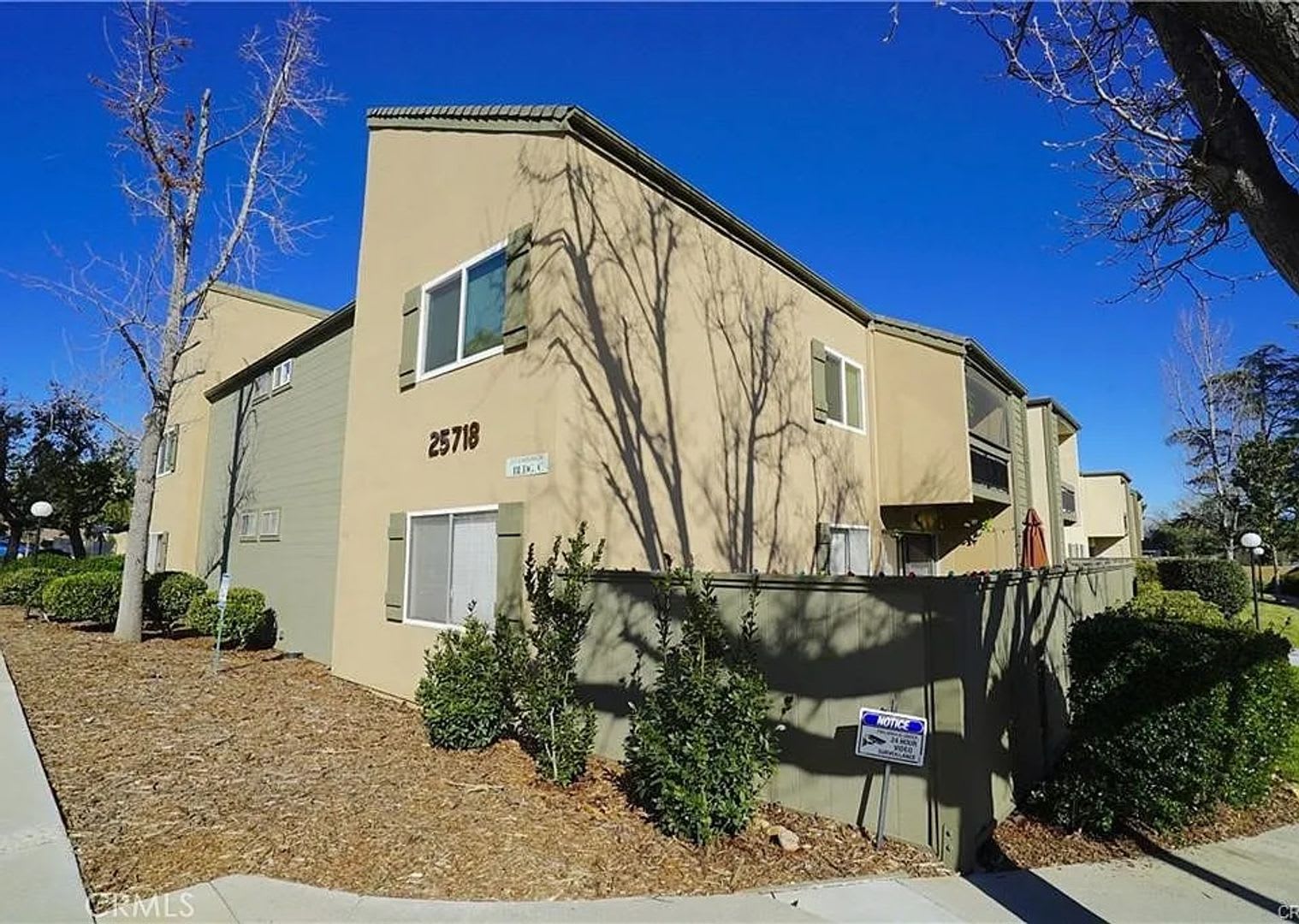 LOVELY 2BD/2BA Condo in Valencia's Desirable Lakeshore Community – photo 1