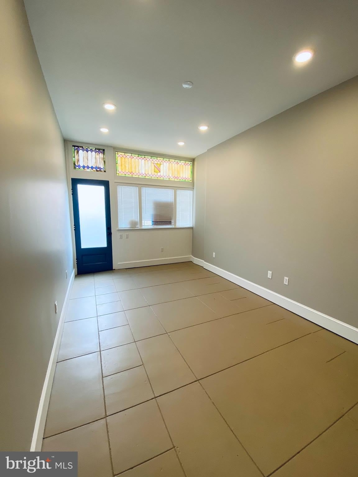 1725 BANK Street – photo 2
