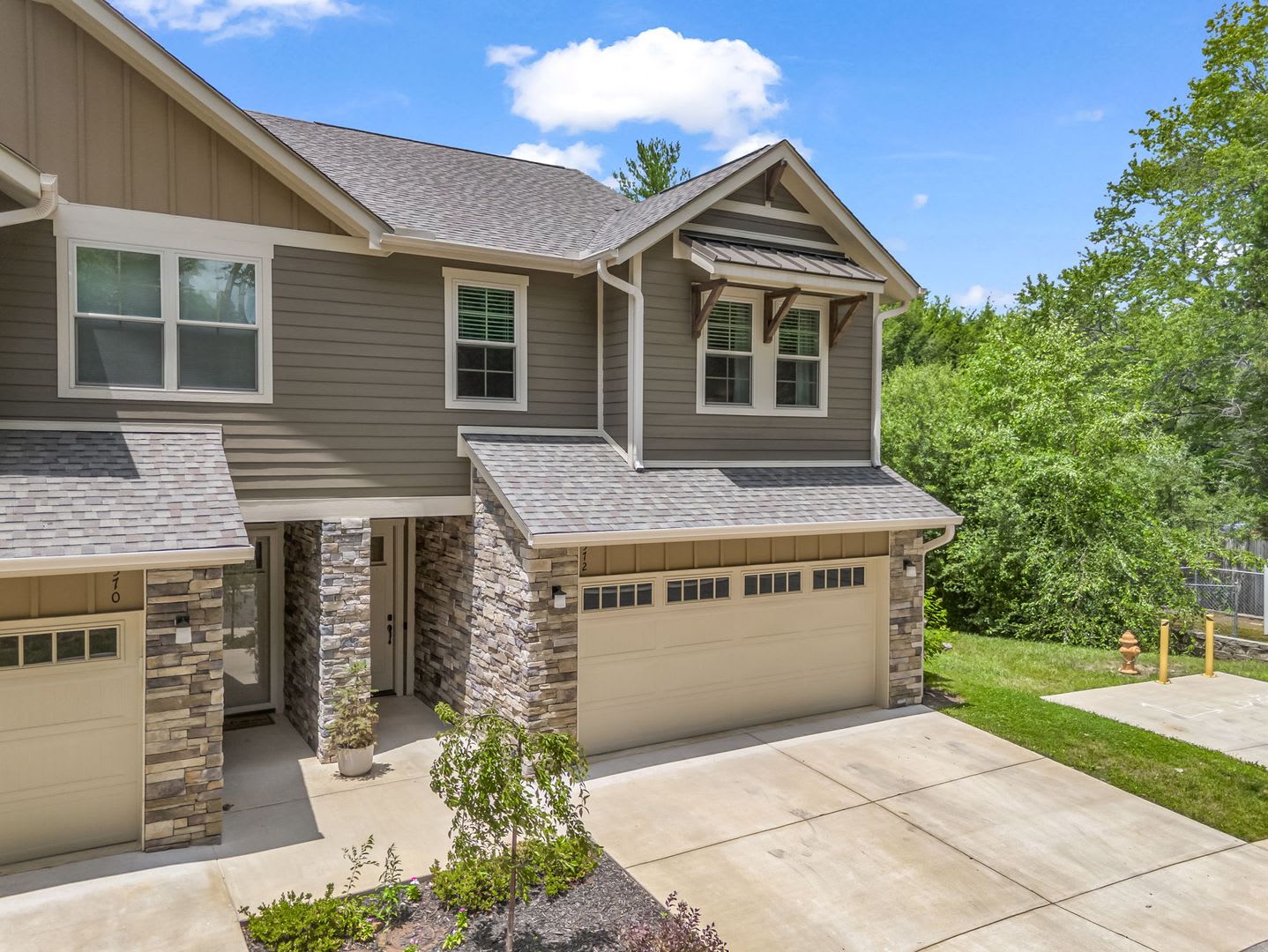 3-bedroom, 2.5-bath townhome in desirable Sweet Birch Commons community. – photo 2