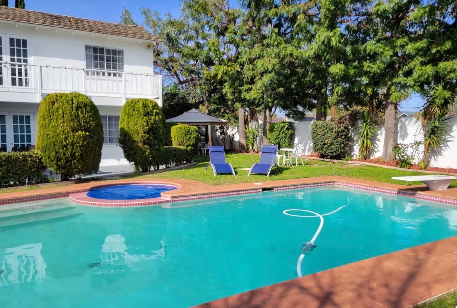 Resort-style 5 bedroom Thousand Oaks home with a pool! – photo 3