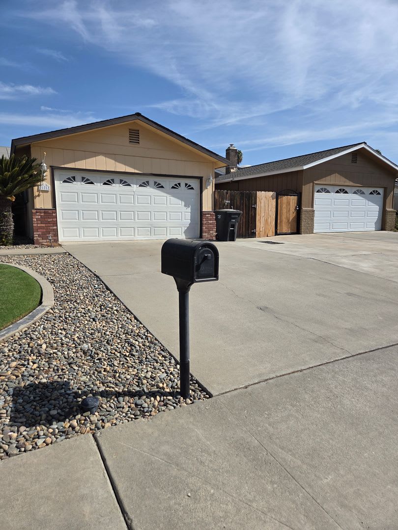 Four Bedroom with pool! – photo 1