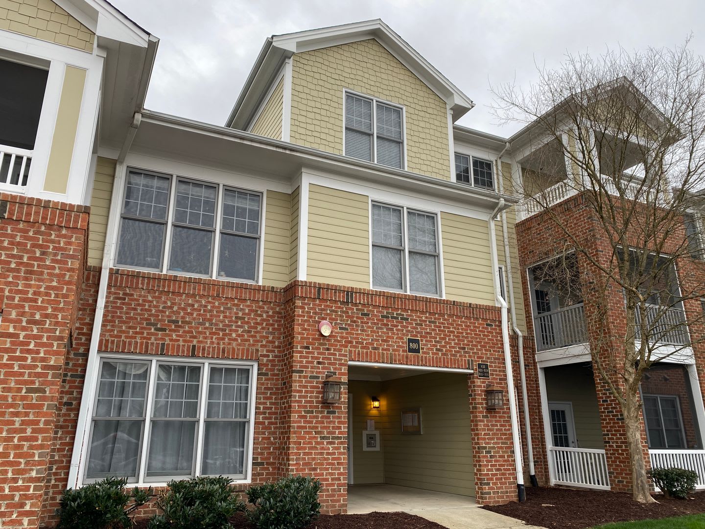 Charming 1-Bedroom Home in Secure Cary Location with Modern Finishes! – photo 3