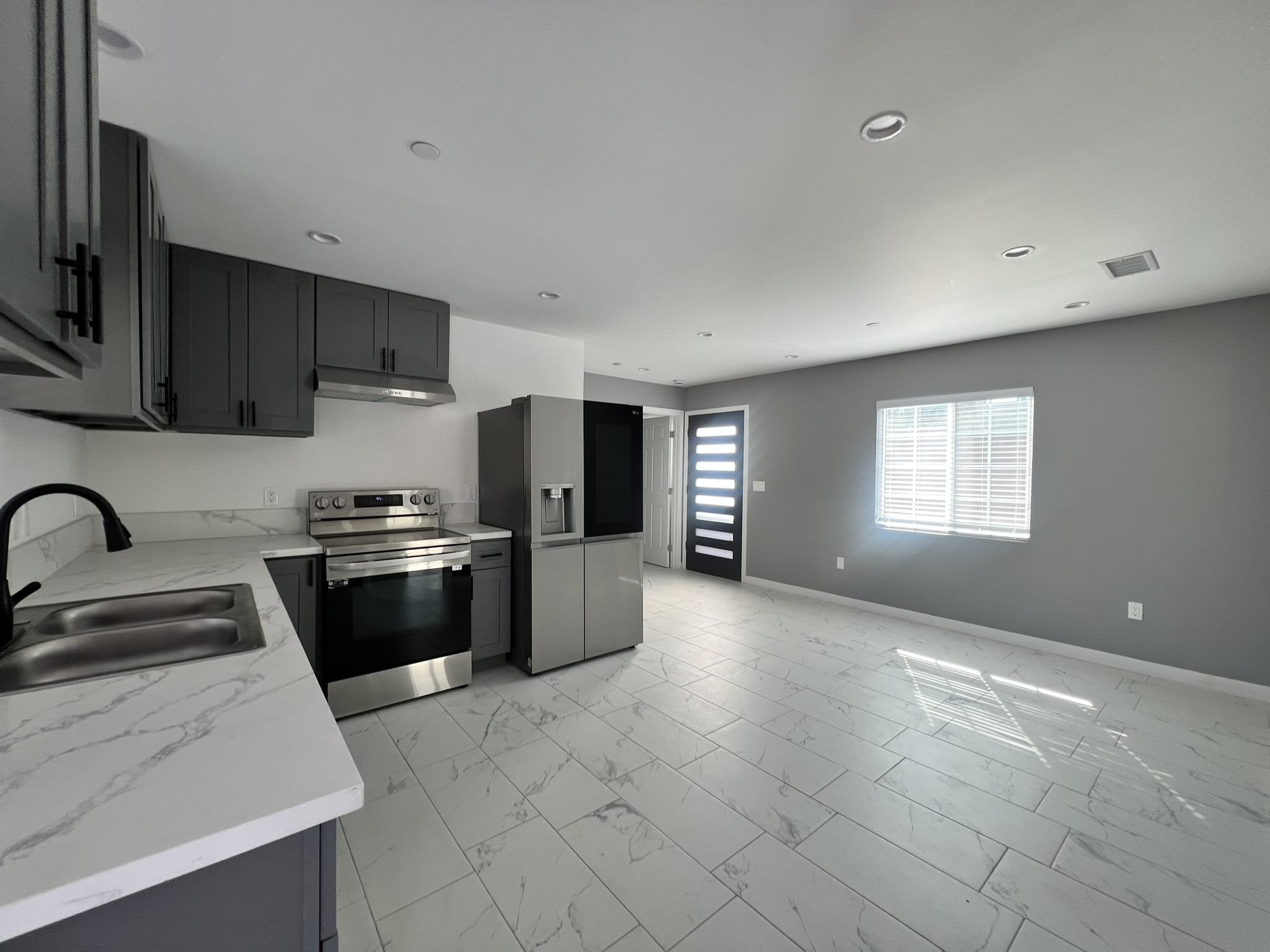 5310 Navarro St – photo 2