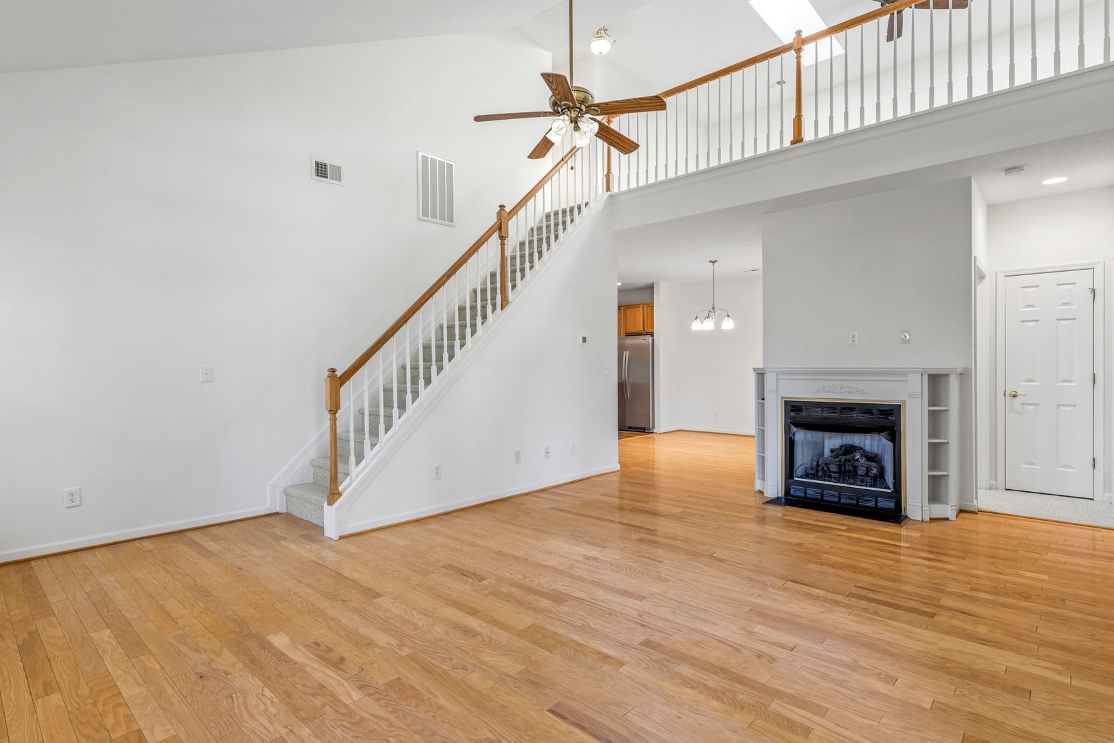 NW Brick Townhome, Granite Counter-Tops, Wood Floors, FP, Garage! – photo 3