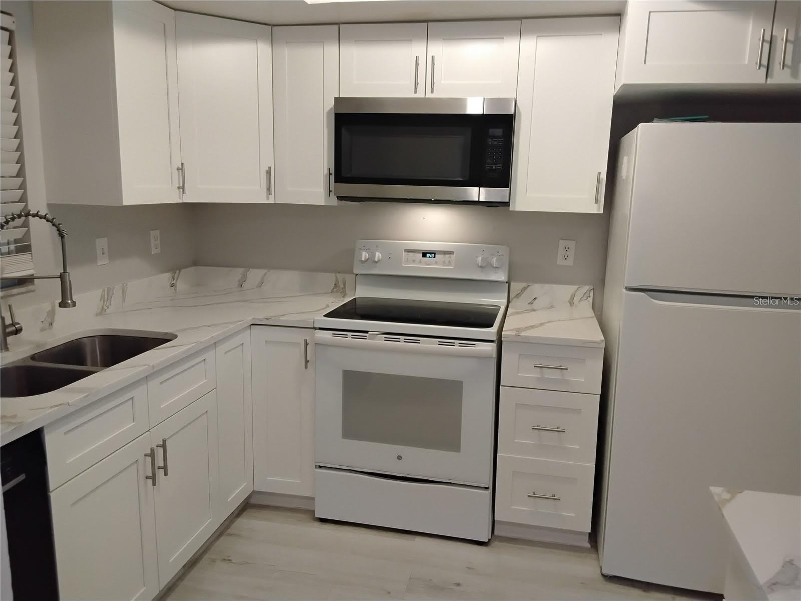 1100 E BAY Drive – photo 3