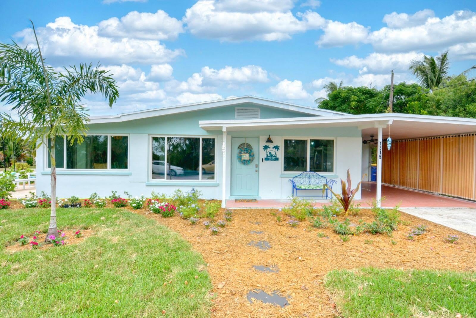 1315 Ne Flora Place – photo 1