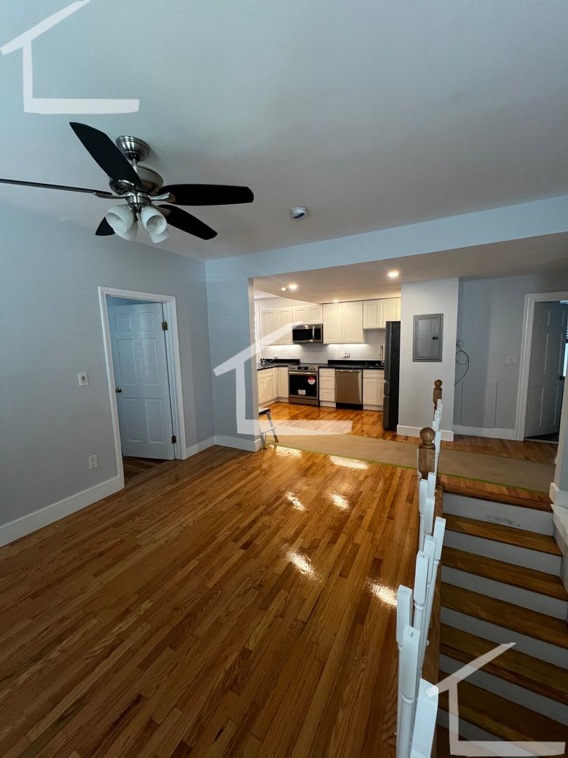 Duplex Near BU! Brand New Luxury Renovation! Samsung TV Included! Breakfast Bar! High End Appliances – photo 4