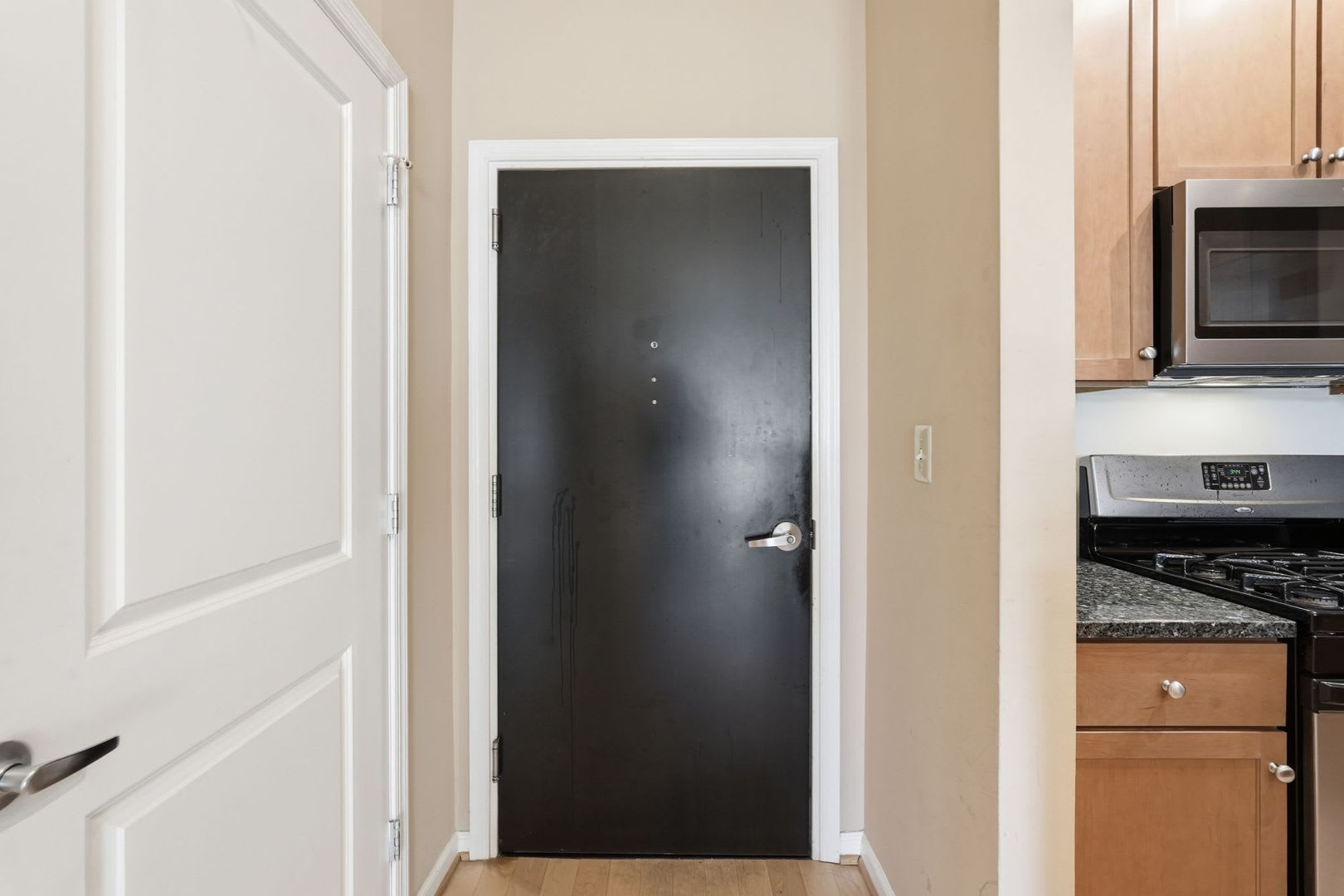 Experience Elevated City Living In This Beautifully Maintained Residence Ideally Situated In The Heart Of It All – photo 4
