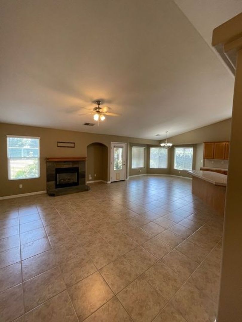 Home in Summit Estates! – photo 4