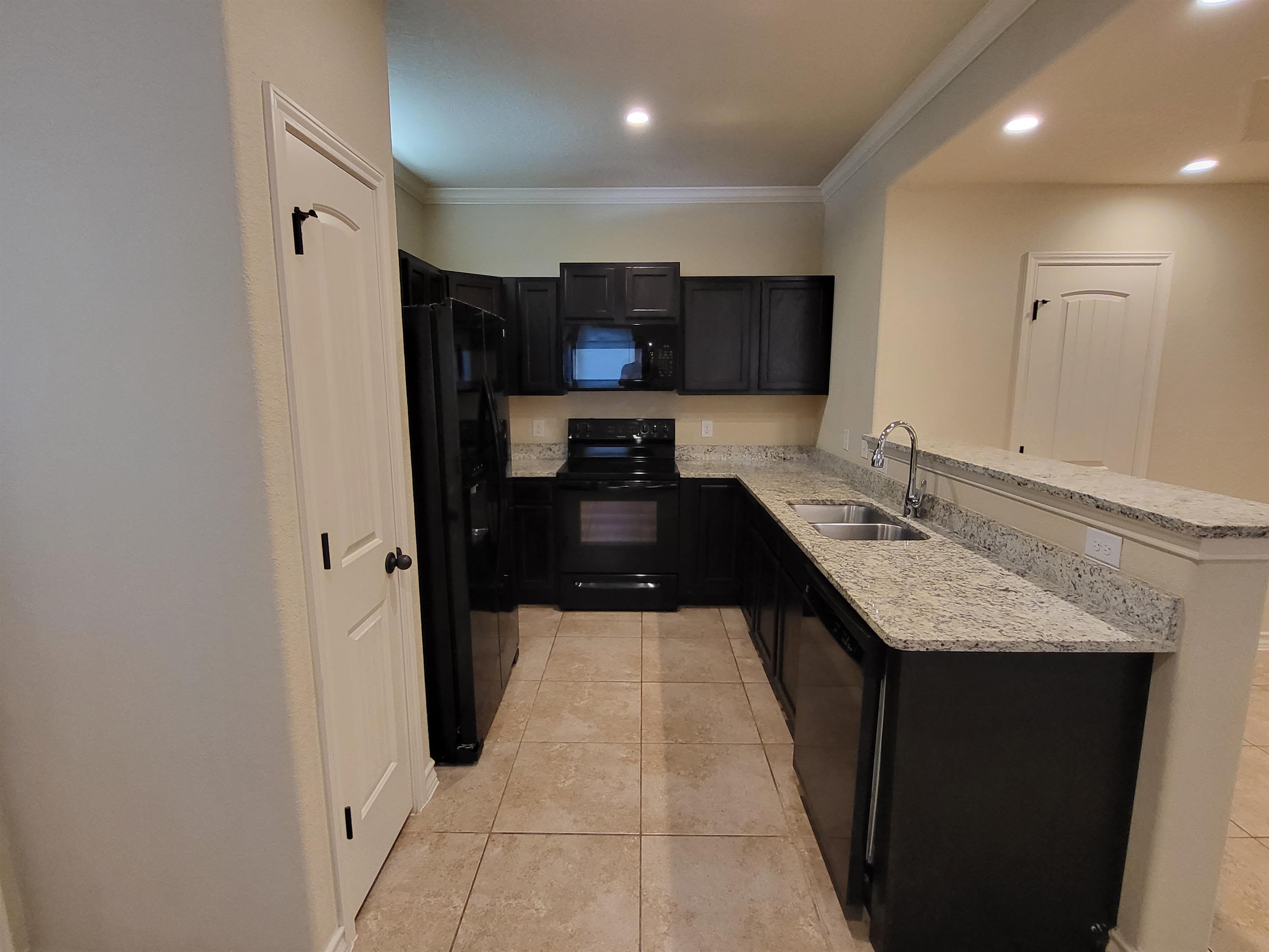 6930 Lakeview Drive 101 – photo 4