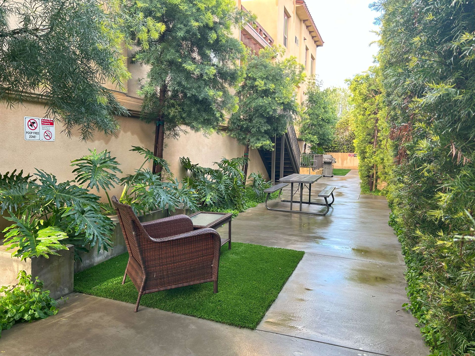 Burbank Plaza Townhomes – photo 3
