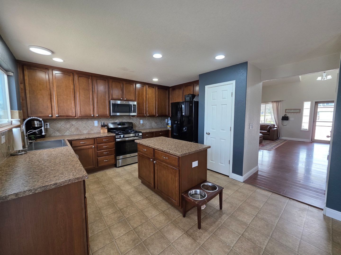 Gorgeous 4 Bed 3 Bath Home In Fountain Colorado – photo 4
