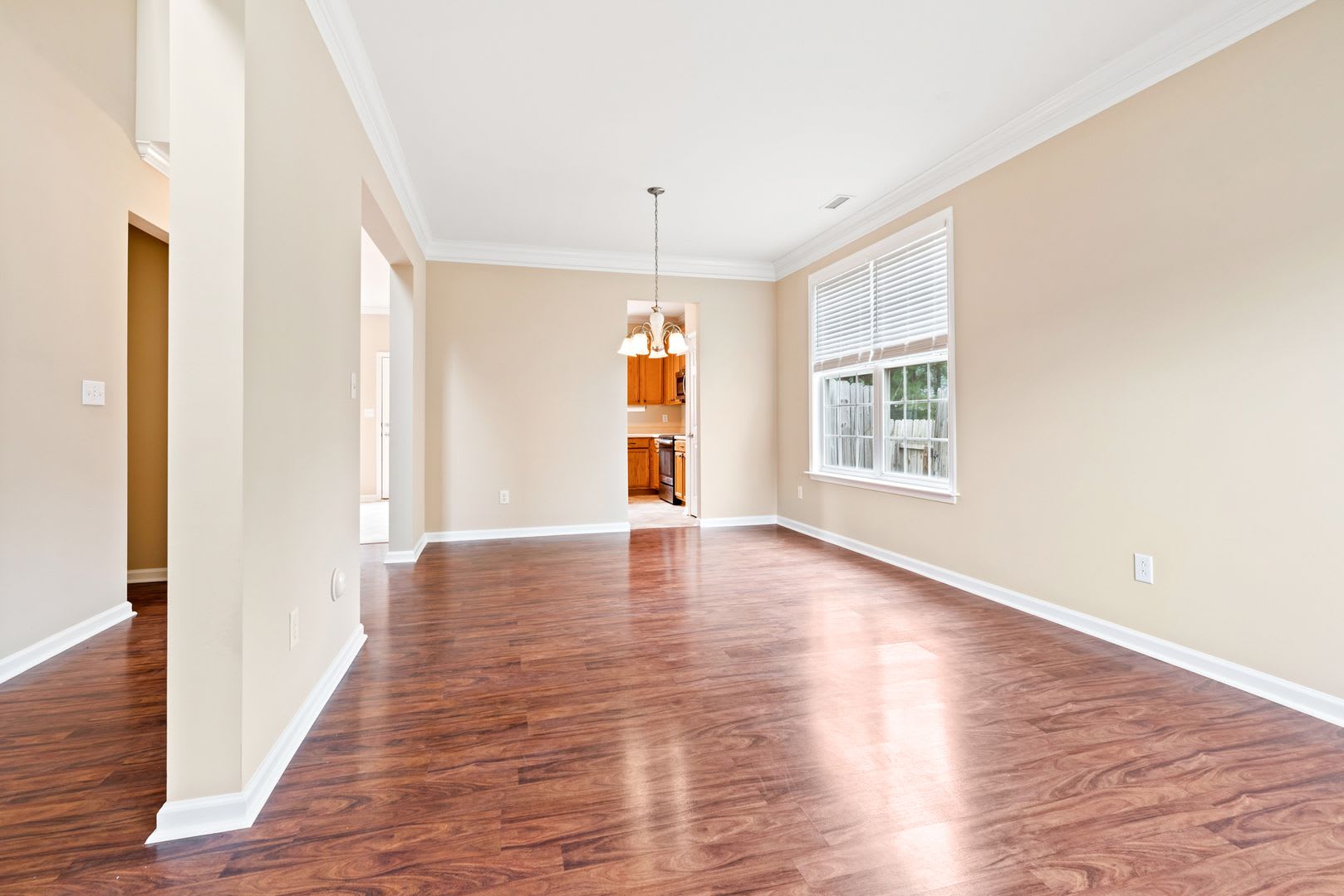 4 Bedroom With Fenced Yard In Great Location – photo 4