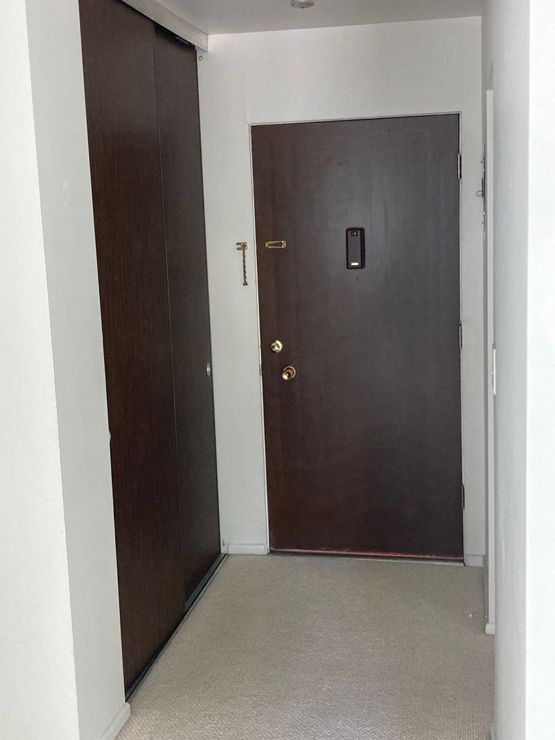 Move In Special 500 Deposit And Half Off First Month S Rent 1 Bed 1 Bath Condo In A Strictly 62 Community In The Hip Strip – photo 5