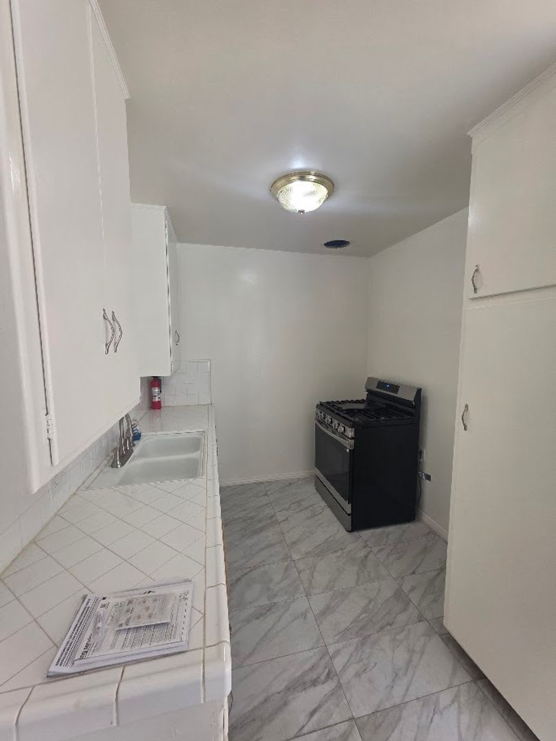 1 Bd 1 Ba Condo In Downtown Long Beach W Move In Special – photo 2