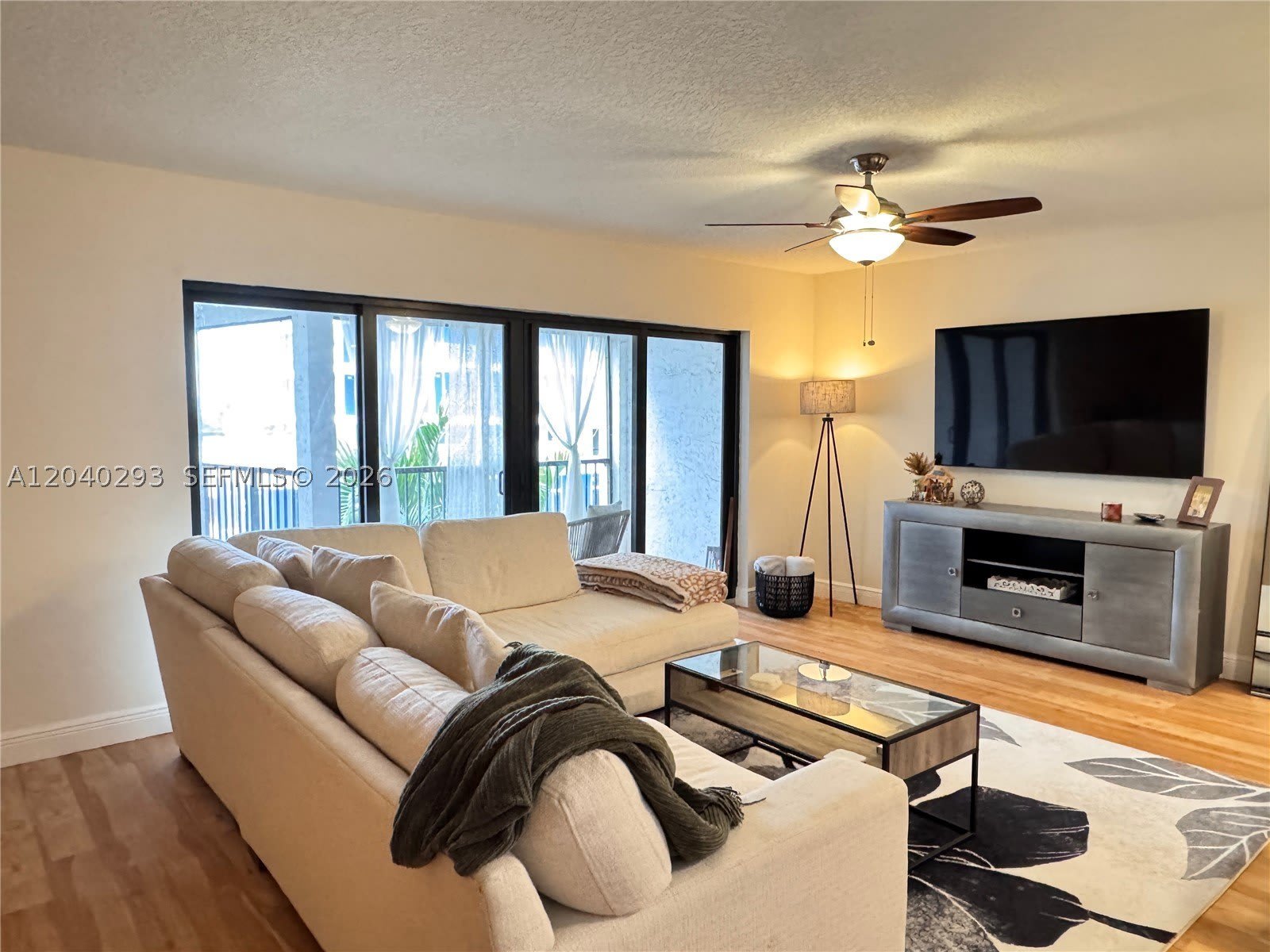 520 Orton Ave – photo 2