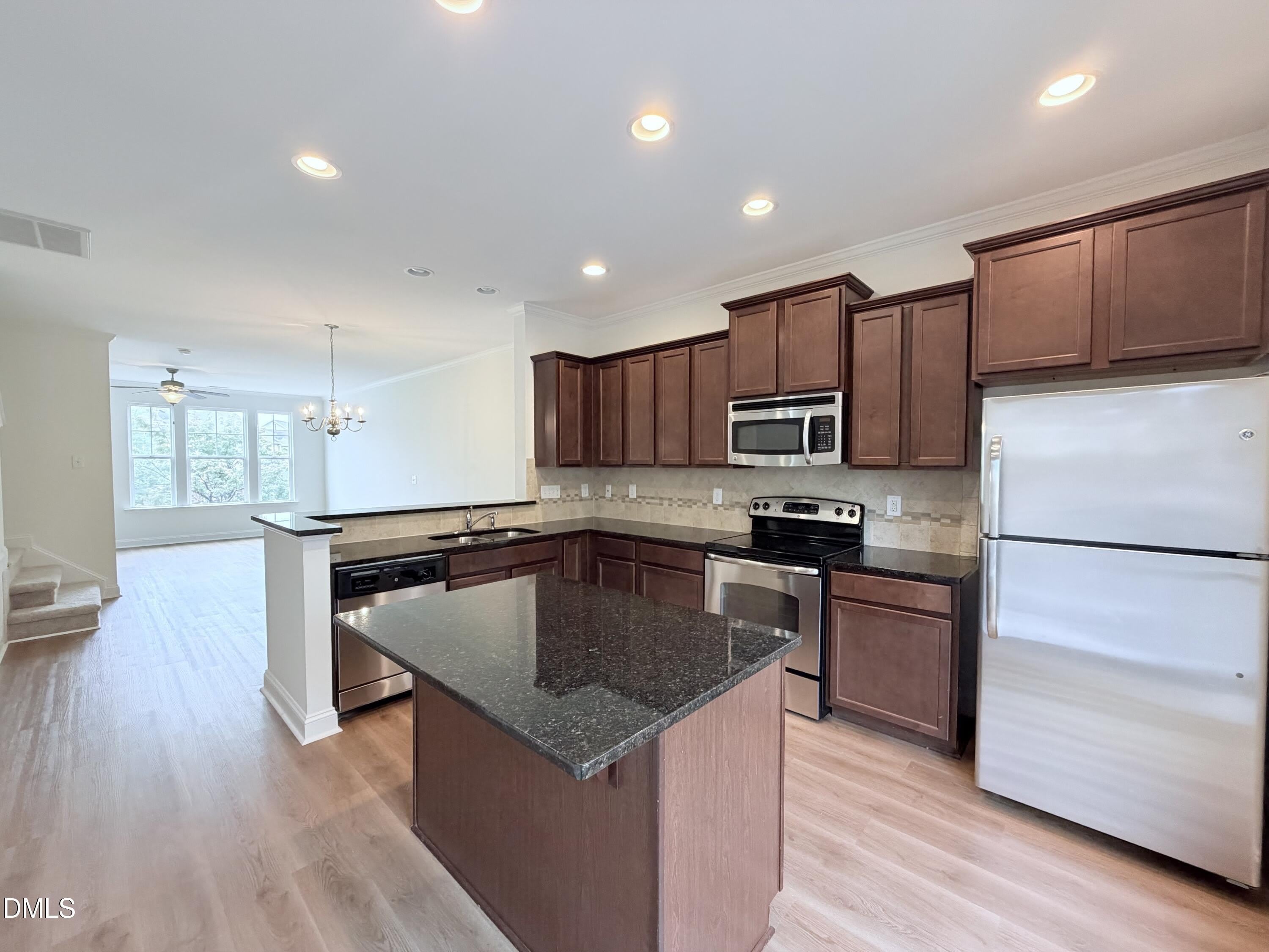 275 Michigan Avenue – photo 2