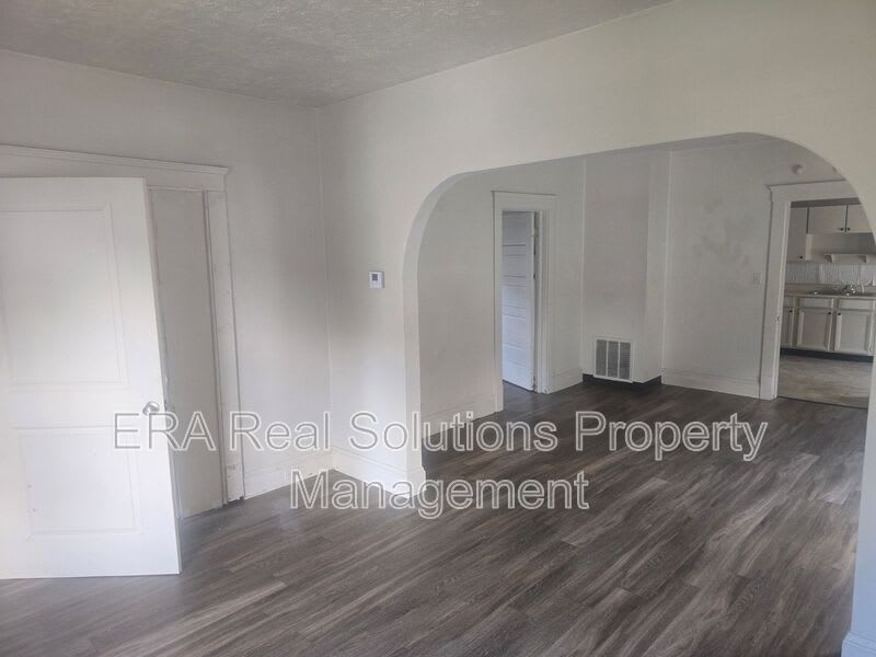 3449 W 63rd. UPPER Unit – photo 2