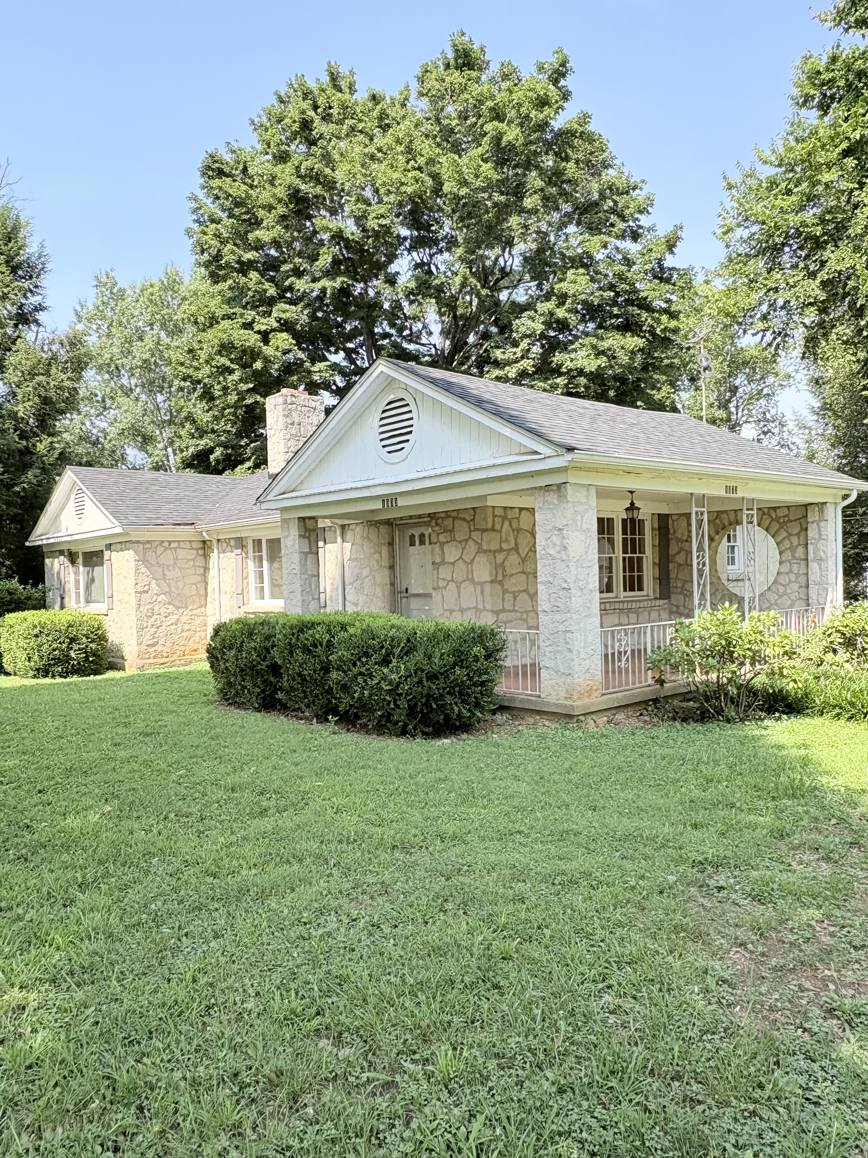 1573 Three Springs Rd – photo 2