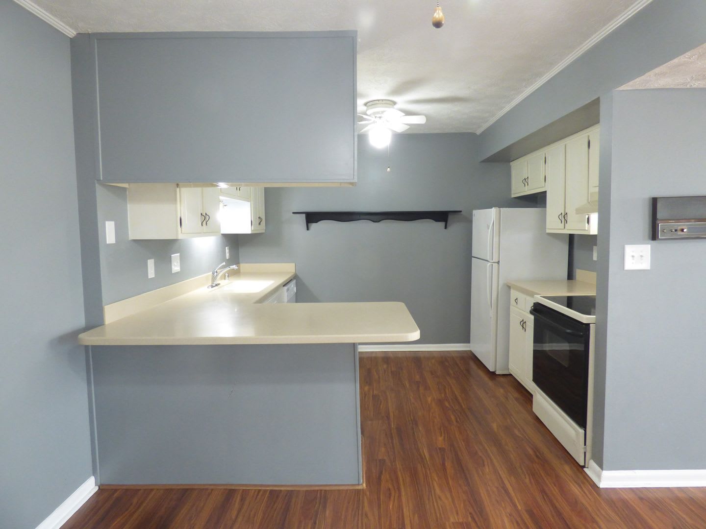 COMING SOON! Beautiful All Electric Townhome! Converted Garage, W/D, Small Pets Ok! – photo 2