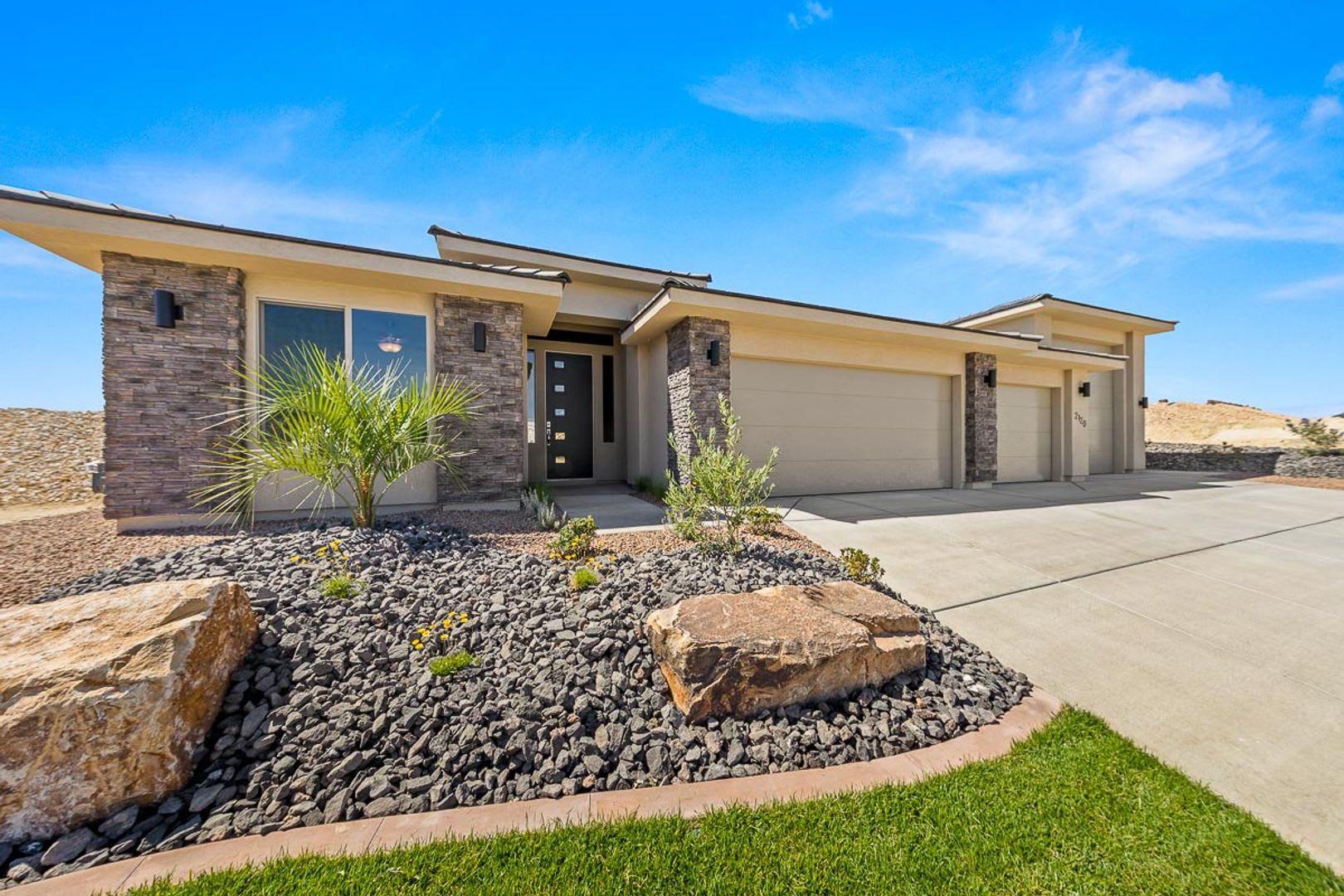 4 bed plus RV Garage – photo 2