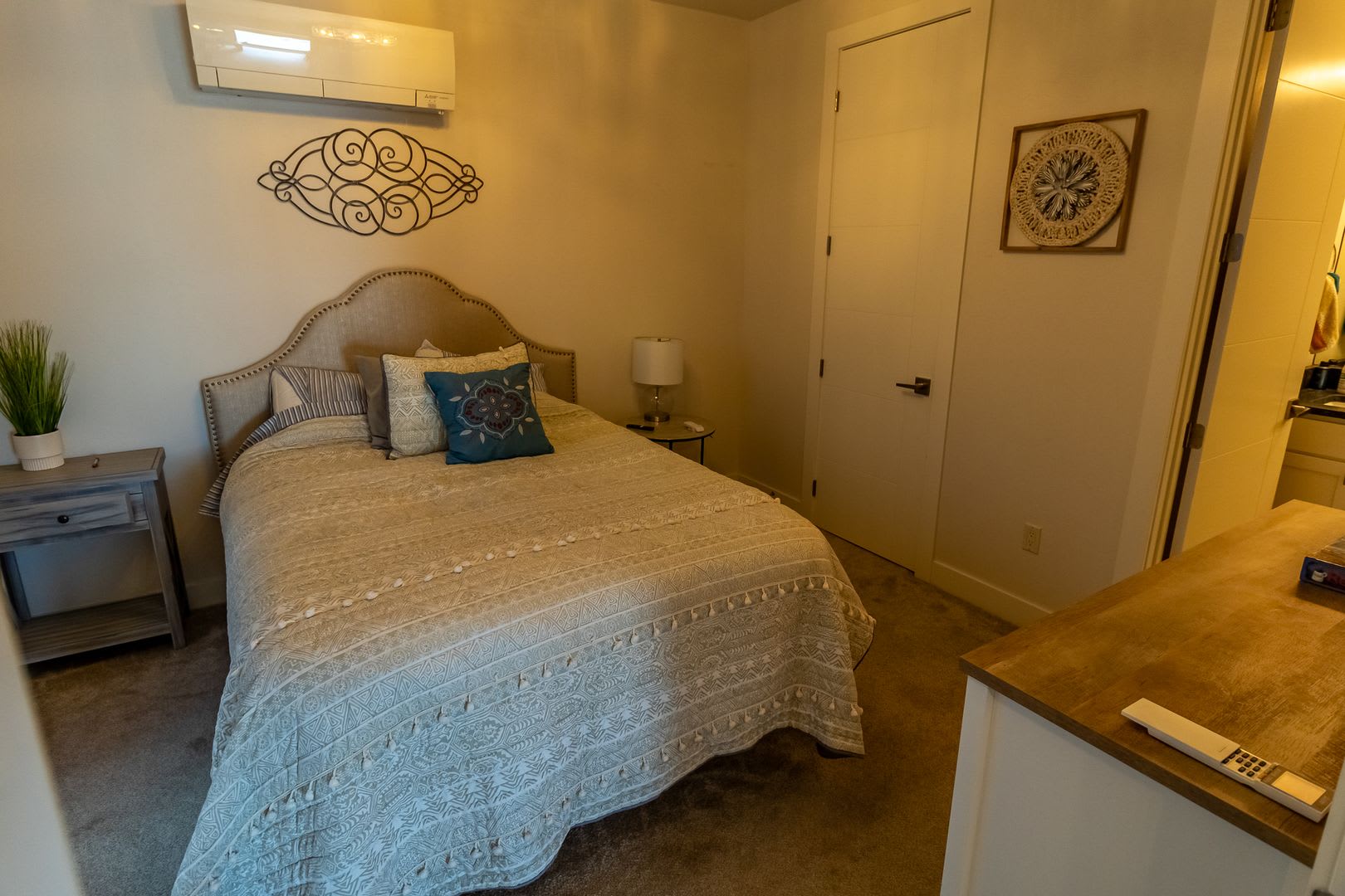 Jones Fully Furnished Condo On The River Available Mid Sept Mid May Only – photo 5